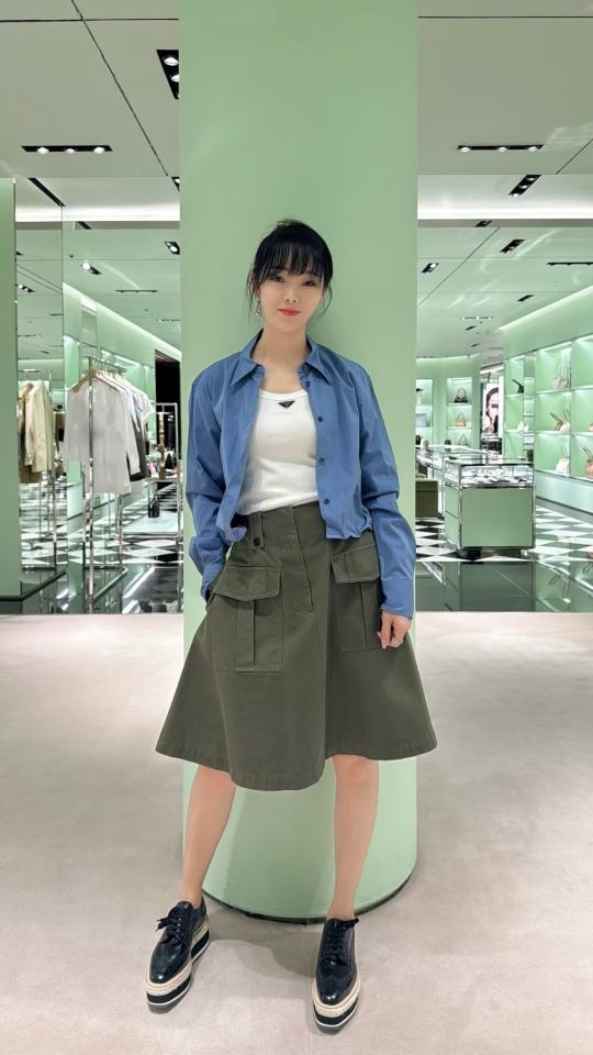 Prada otton skirt with cargo pockets P124W_162G_F0161_S_OOO-duoc-ban-tai-HVIP Shoes & Clothes