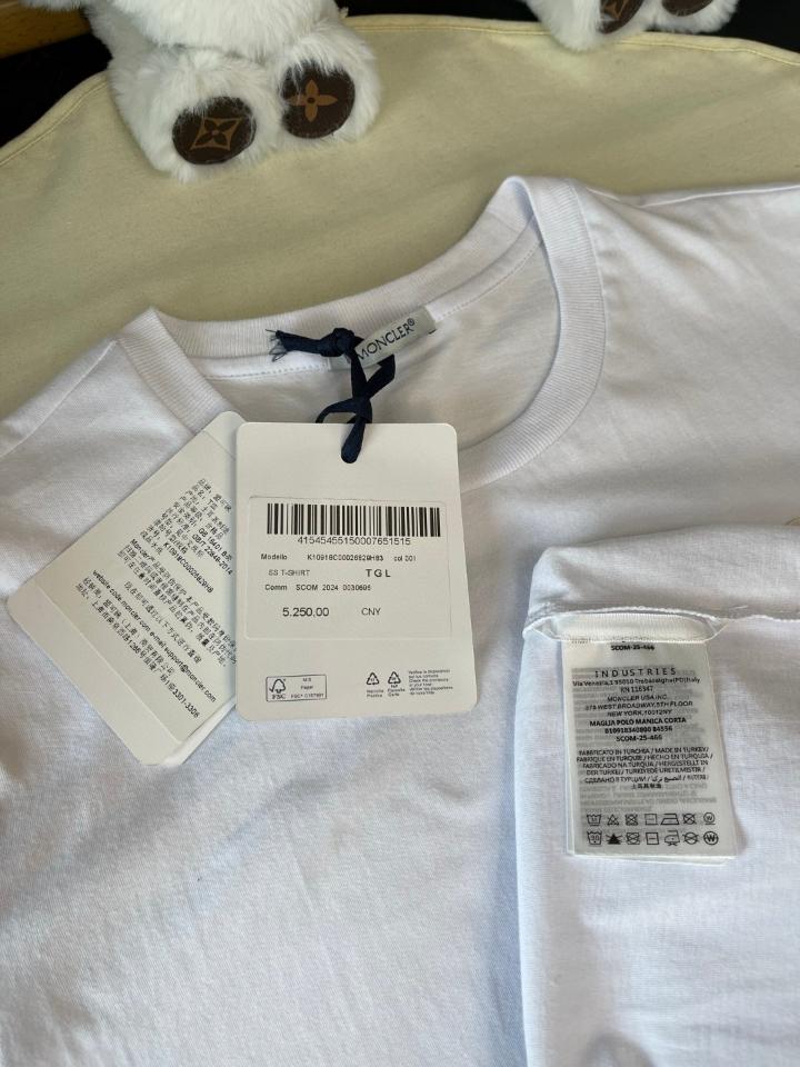 Moncler Logo Patch Cotton T-Shirt white-duoc-ban-tai-HVIP Shoes & Clothes