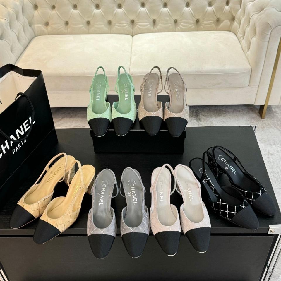 Chanel Cruise 2024/25
Slingbacks
Suede Goatskin & Grosgrain 6,5cm G31318 sh2-duoc-ban-tai-HVIP Shoes & Clothes