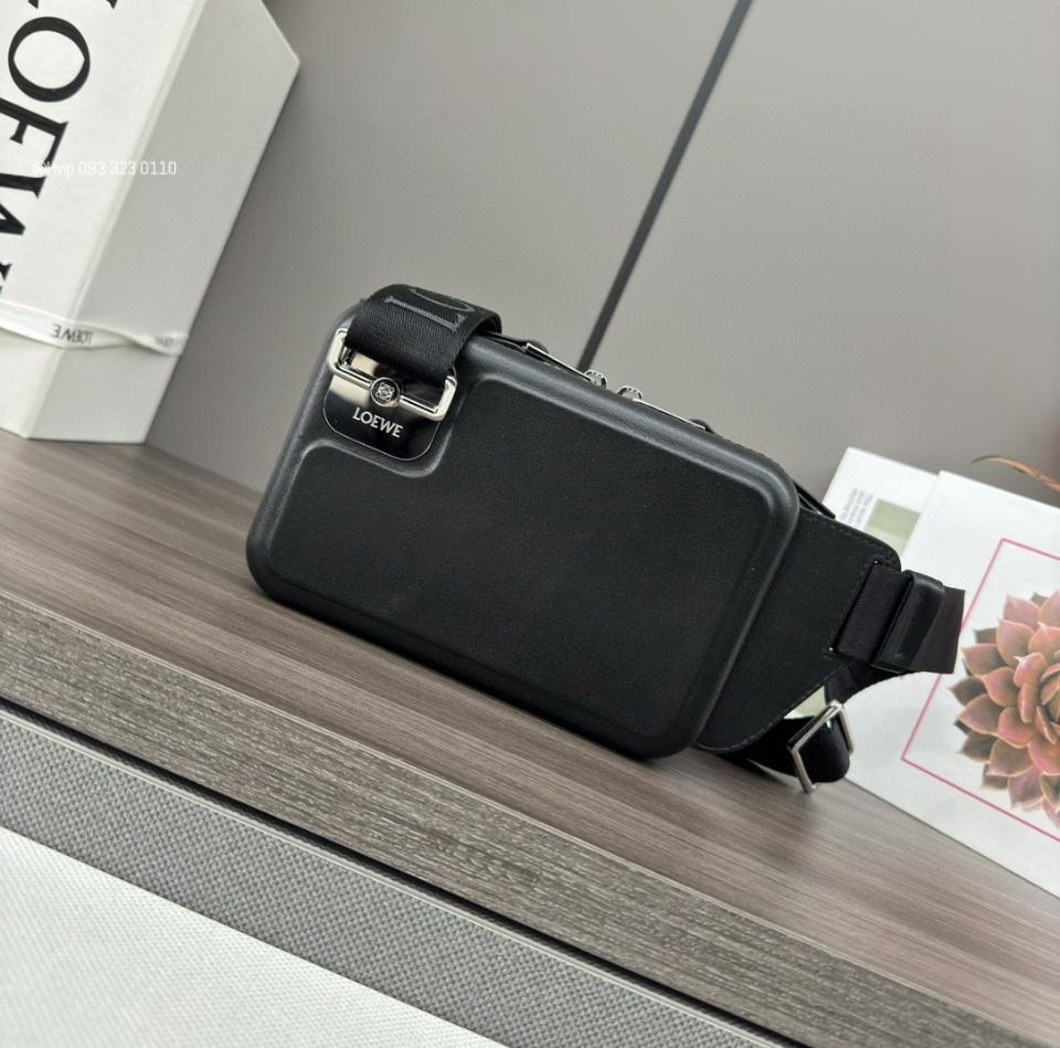 Loewe Molded Sling in smooth calfskin B987W42X07 black Lw1-duoc-ban-tai-Hvip Bags & Accessories