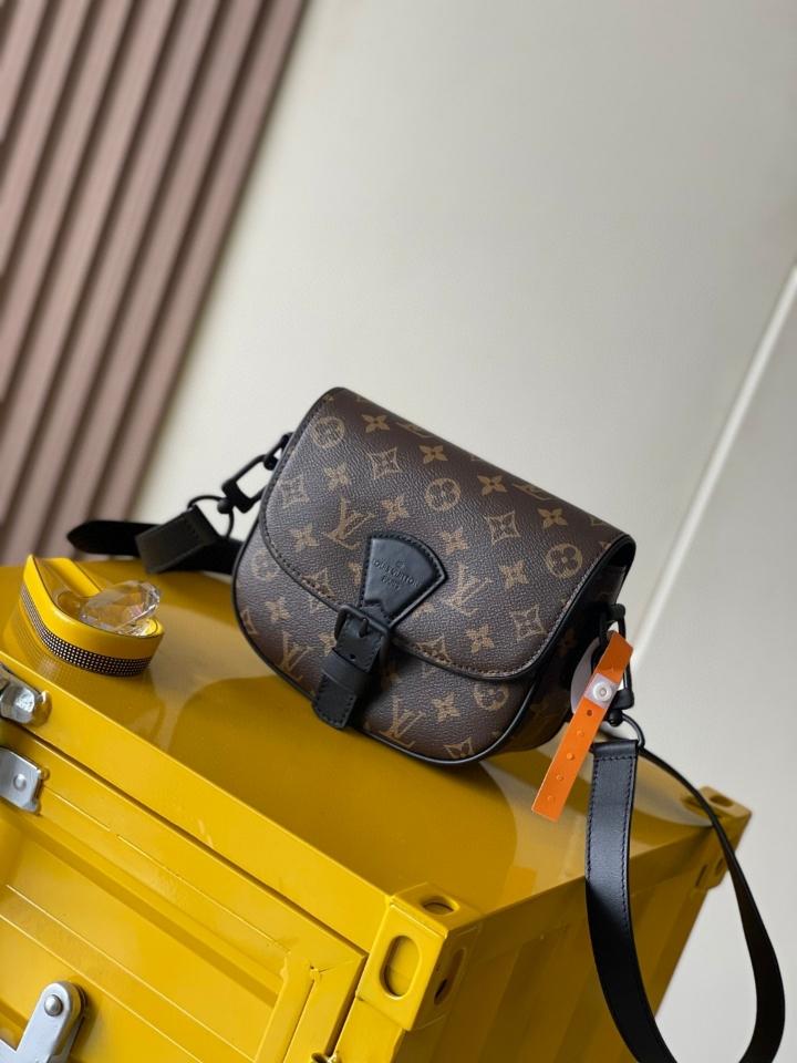 Louis Vuitton M47060 Montsouris Messenger PM​

Lv1-duoc-ban-tai-Hvip Bags & Accessories
