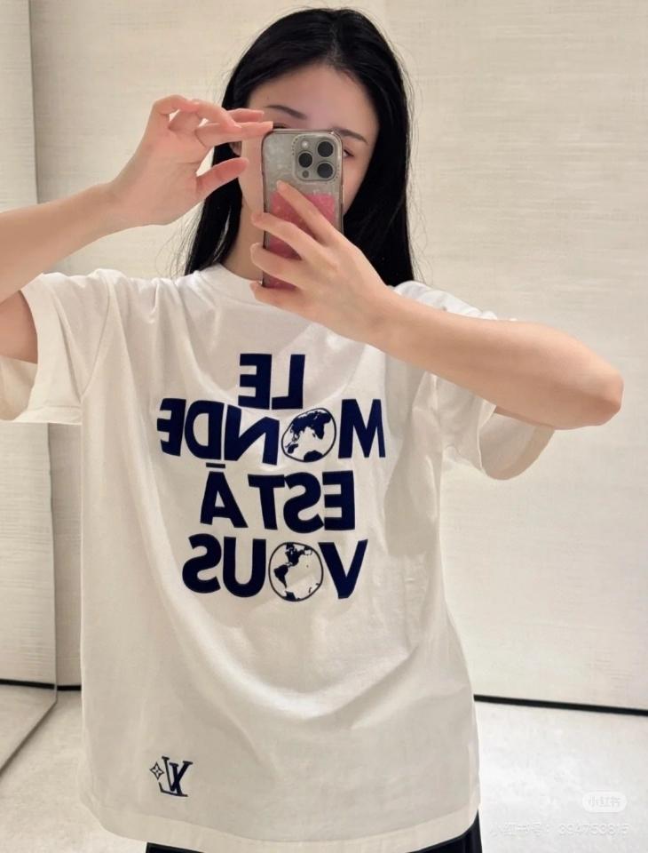 Louis Vuitton 1AHCW5
Graphic Cotton T-Shirt-duoc-ban-tai-HVIP Shoes & Clothes