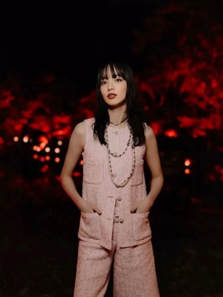 Chanel Vest
 
Iridescent Cotton & Wool Tweed 
Pink & Ecru
P78973-V71122-NADQW-duoc-ban-tai-HVIP Shoes & Clothes