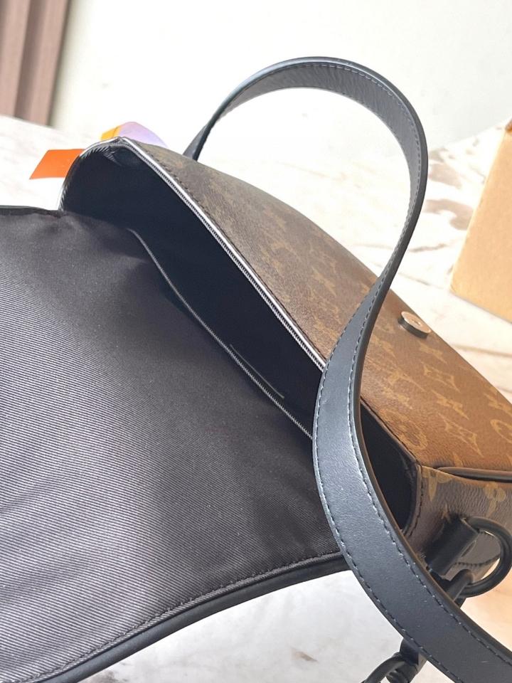 Louis Vuitton M47060 Montsouris Messenger PM​

Lv1-duoc-ban-tai-Hvip Bags & Accessories
