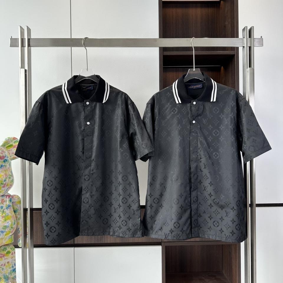 Louis Vuitton 1AGTP1
Monogram Moire Jacquard Short-Sleeved Silk Shirt .-duoc-ban-tai-HVIP Shoes & Clothes