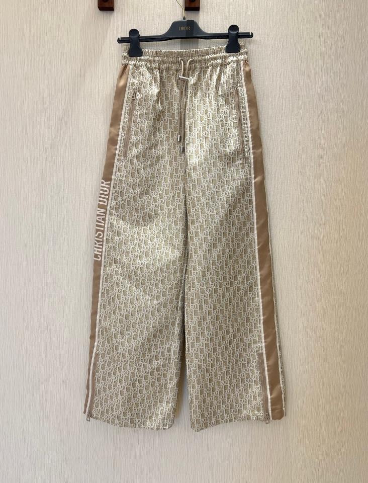 Dior Flared Pants
Beige Technical Jacquard Taffeta with Dior Oblique Motif 447P58A2970_X1827-duoc-ban-tai-HVIP Shoes & Clothes