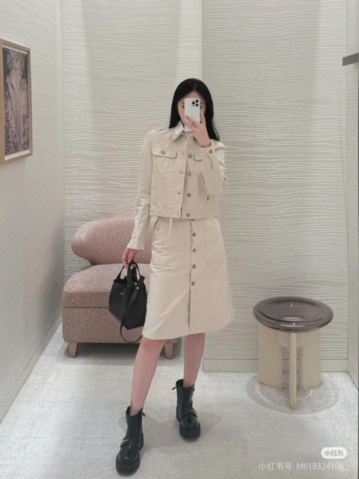 Dior Belted Skirt
Ecru Cotton Denim with Dior Oblique Interior
 522J72A3050_X0200-duoc-ban-tai-HVIP Shoes & Clothes
