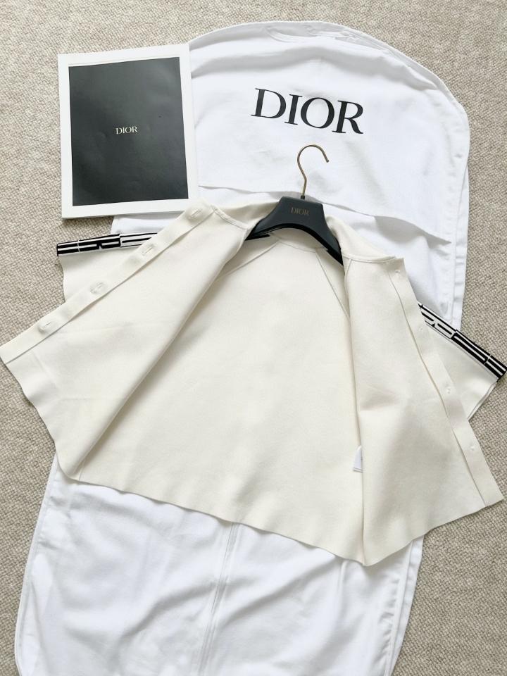 Dior Cropped Jacket
Ecru Compact Technical Knit with Black Dior Graphique Motif
 524V23A5088_X0200-duoc-ban-tai-HVIP Shoes & Clothes