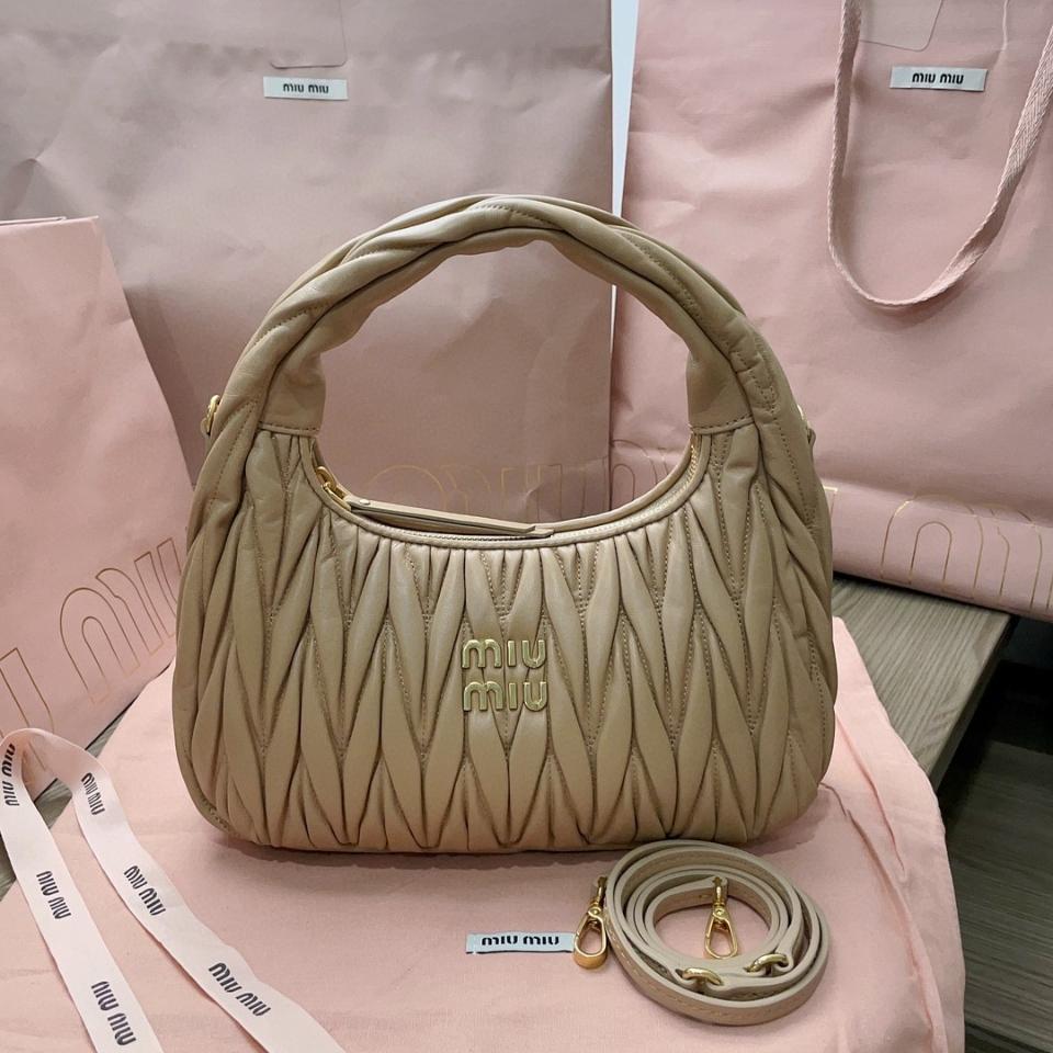 Miu Miu Wander matelassé nappa leather hobo bag sand beige 5BC153_N88_F0036_V_OOO M1-duoc-ban-tai-Hvip Bags & Accessories