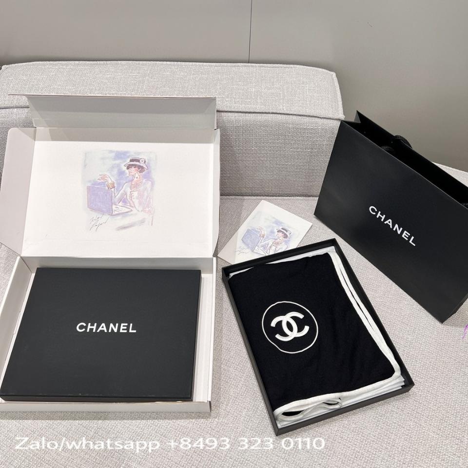 Chanel scarf cashmere in black A52032 X01249 K4 -duoc-ban-tai-Hvip Bags & Accessories