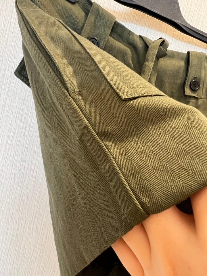 Prada
chevron shorts in khaki green-duoc-ban-tai-HVIP Shoes & Clothes