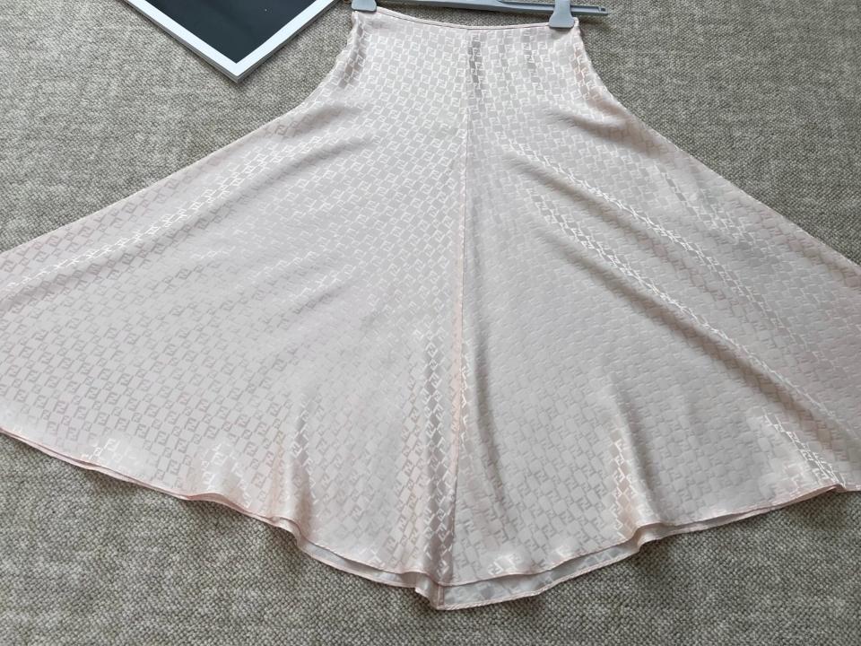 Fendi Skirt
Pink FF silk skirt FQ7655AUQGF1RX0-duoc-ban-tai-HVIP Shoes & Clothes