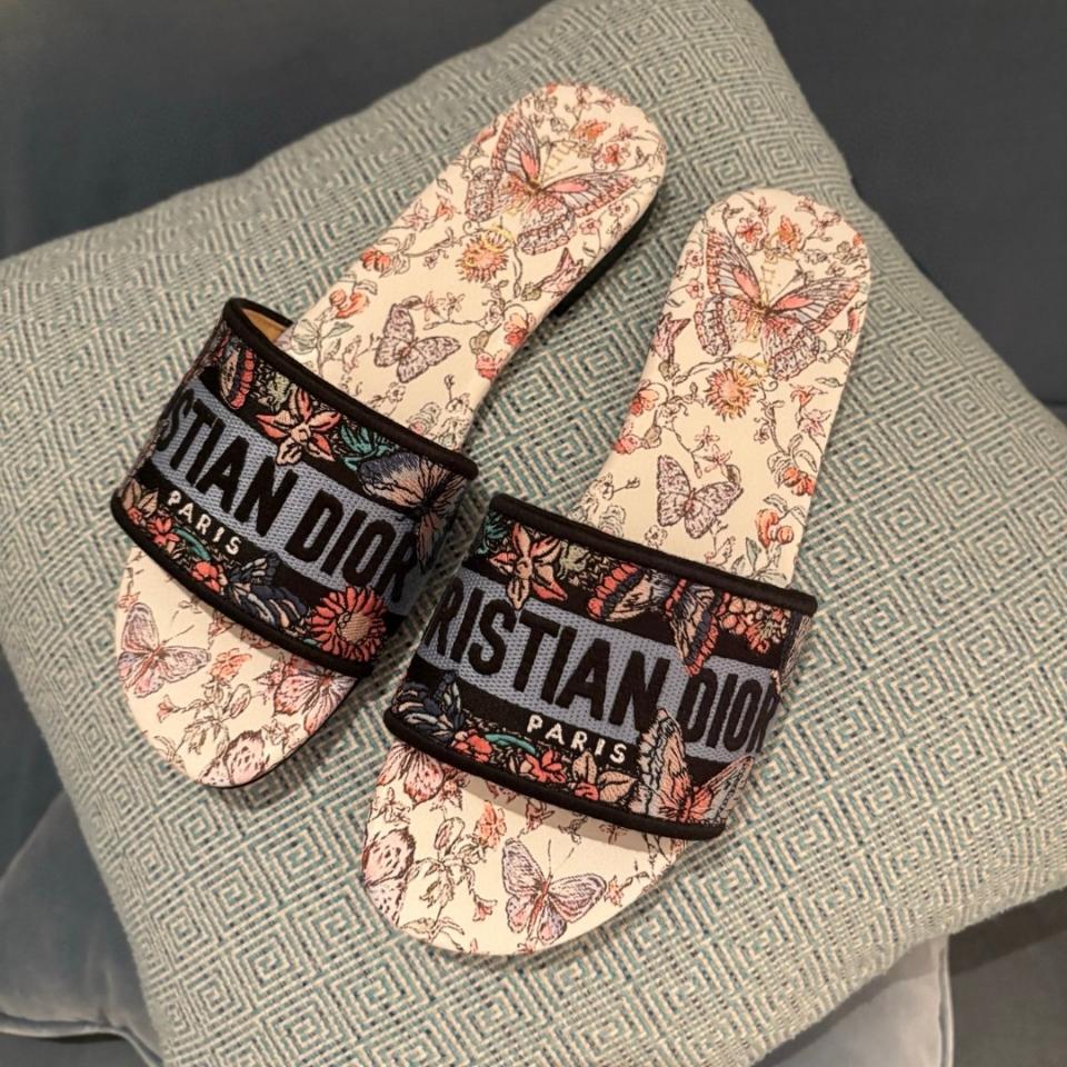 Dior Dway Slide 
Embroidered Cotton and White Multicolor Toile de Jouy Papillon Motif KCQ209ECT-duoc-ban-tai-HVIP Shoes & Clothes