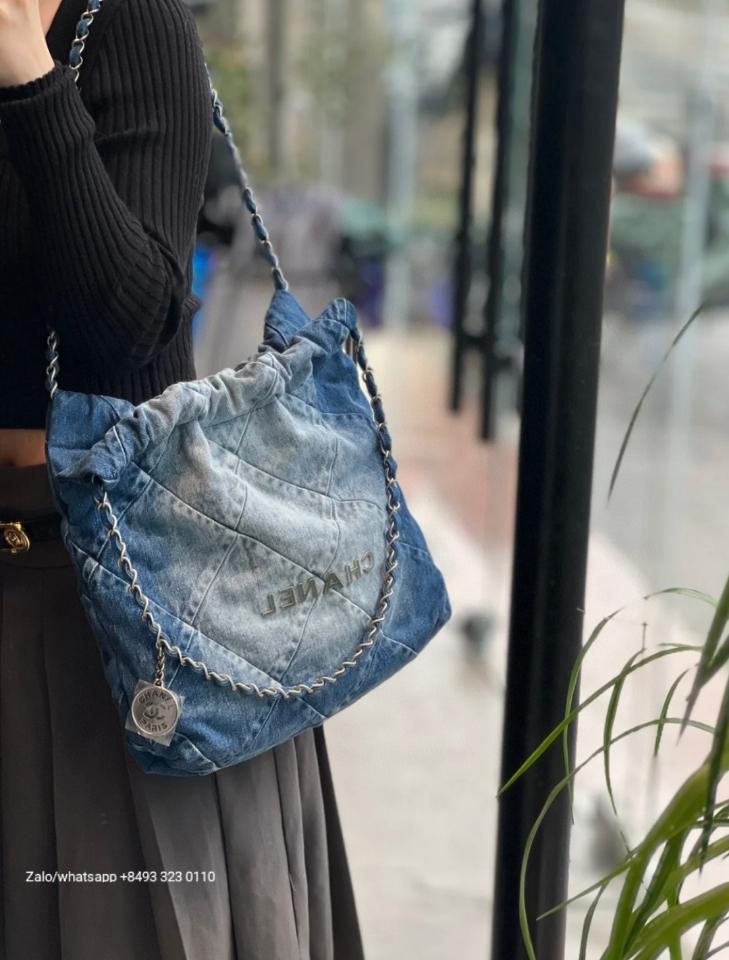 CHANEL 22 Small HANDBAG
Denim blue & dark-Tone Metal
Blue C2  -duoc-ban-tai-Hvip Bags & Accessories