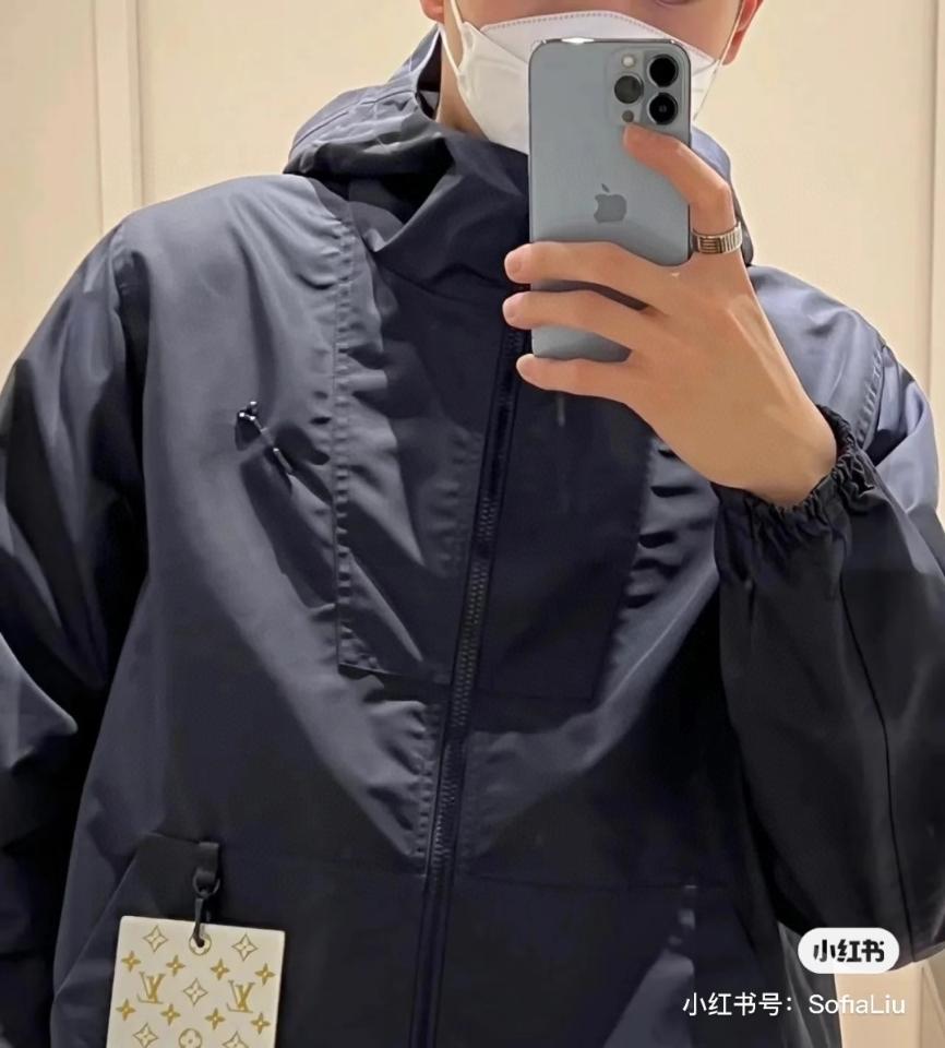Louis Vuitton 1AGIPG
Nylon Windbreaker navy-duoc-ban-tai-HVIP Shoes & Clothes