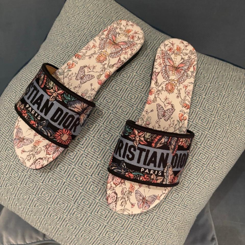 Dior Dway Slide 
Embroidered Cotton and White Multicolor Toile de Jouy Papillon Motif KCQ209ECT-duoc-ban-tai-HVIP Shoes & Clothes