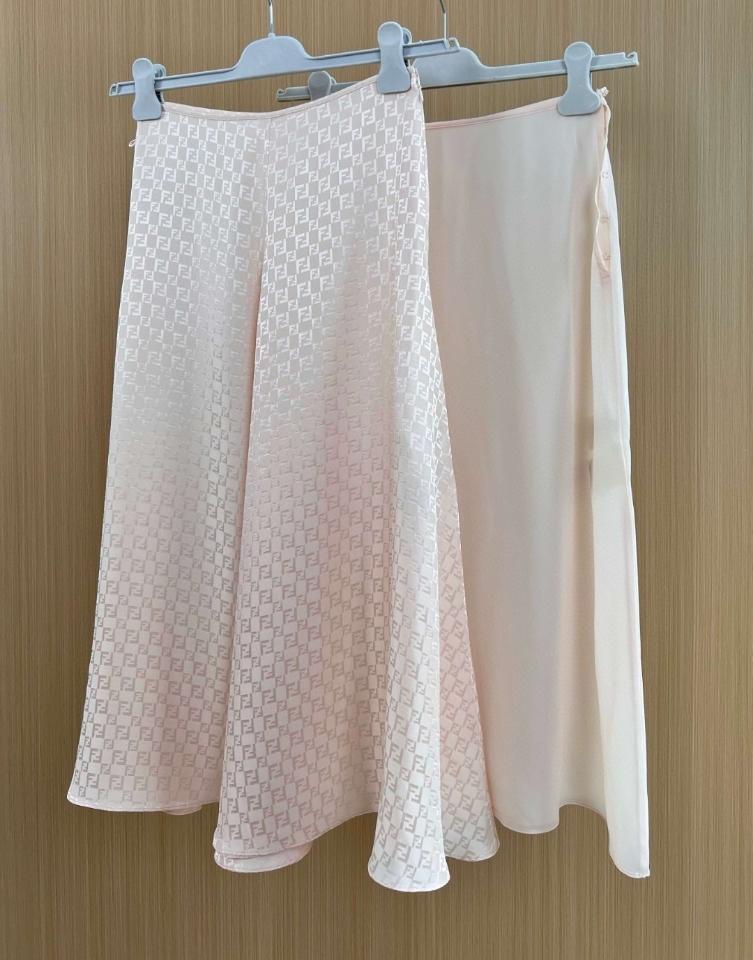 Fendi Skirt
Pink FF silk skirt FQ7655AUQGF1RX0-duoc-ban-tai-HVIP Shoes & Clothes