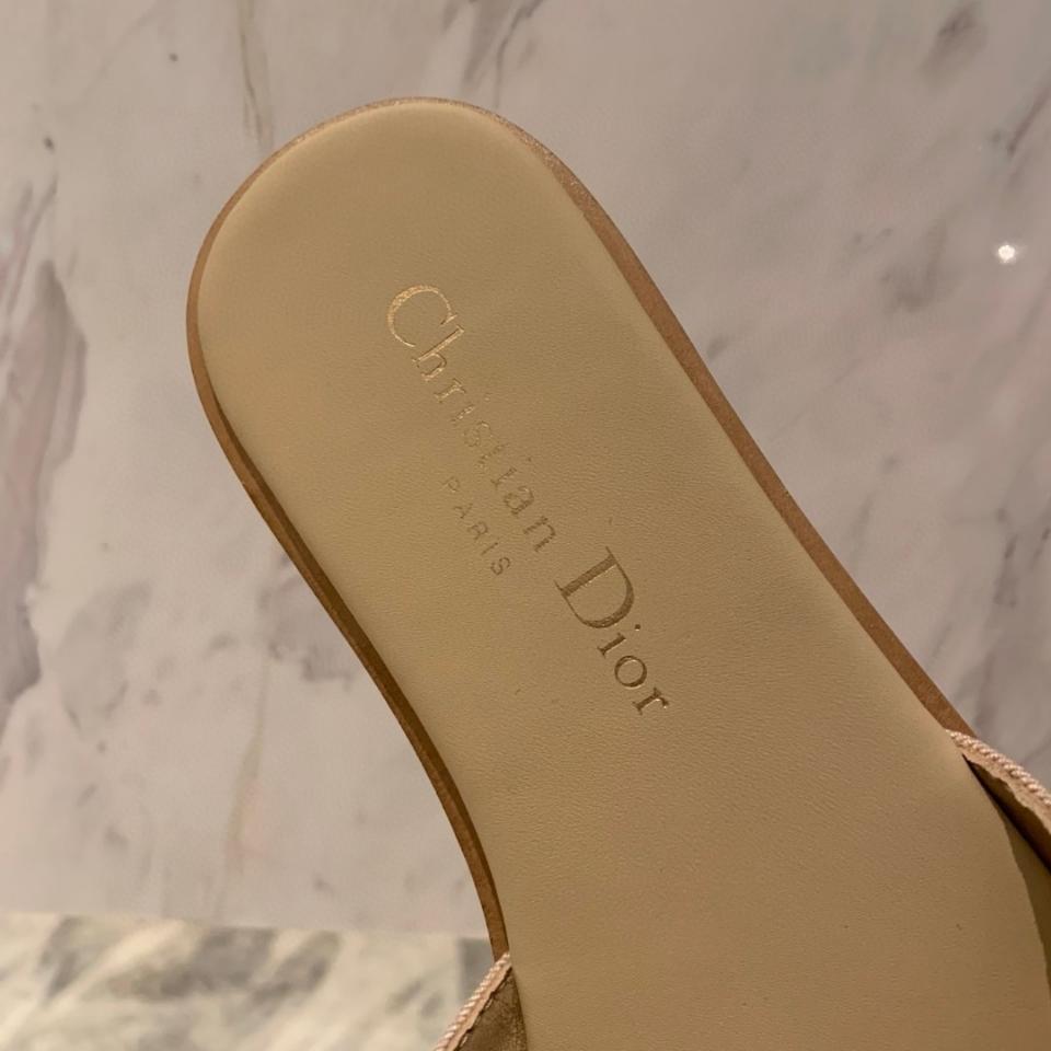 Dior Adiorable Slide
Nude Fringed Grosgrain
KCO282GGN -duoc-ban-tai-HVIP Shoes & Clothes