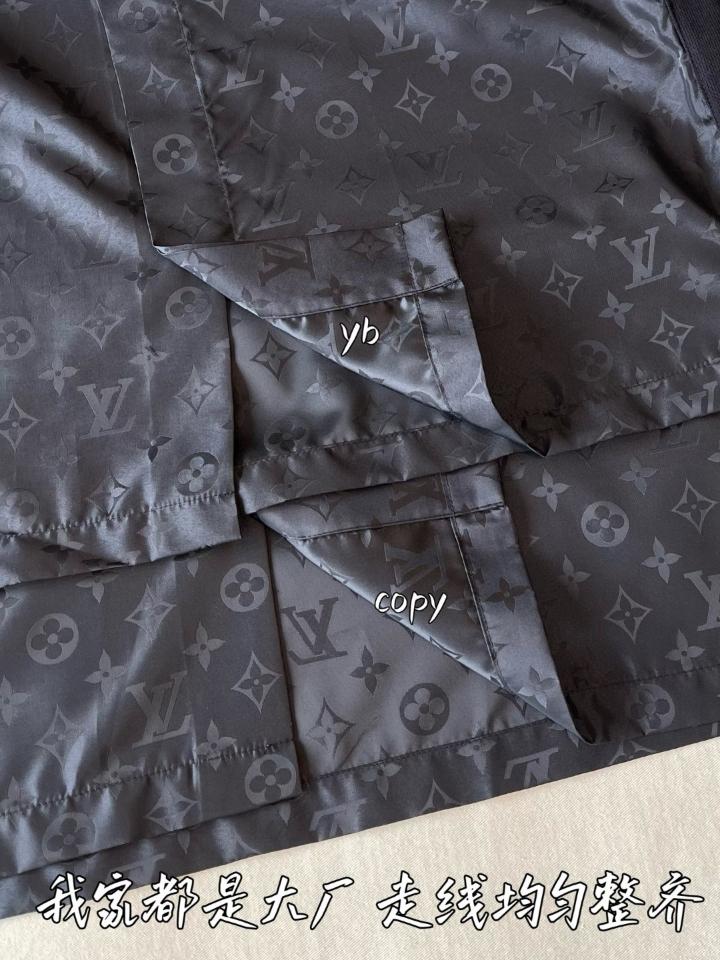 Louis Vuitton 1AGTP1
Monogram Moire Jacquard Short-Sleeved Silk Shirt 1-duoc-ban-tai-HVIP Shoes & Clothes