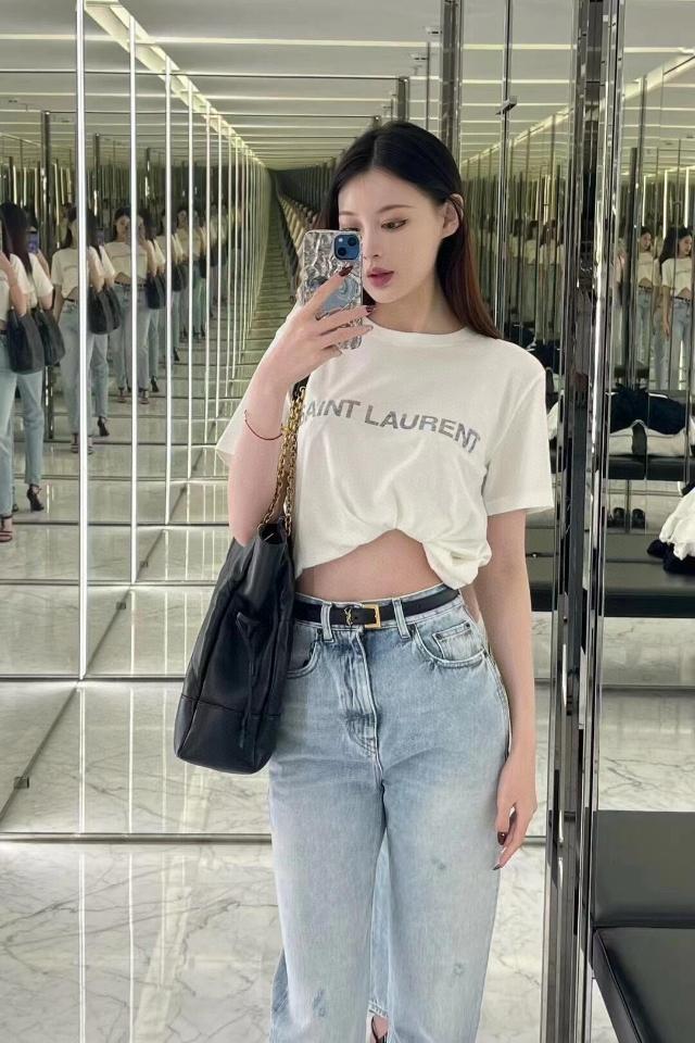 Ysl Saint laurent reverse t-shirt
NATUREL ET NOIR-duoc-ban-tai-HVIP Shoes & Clothes