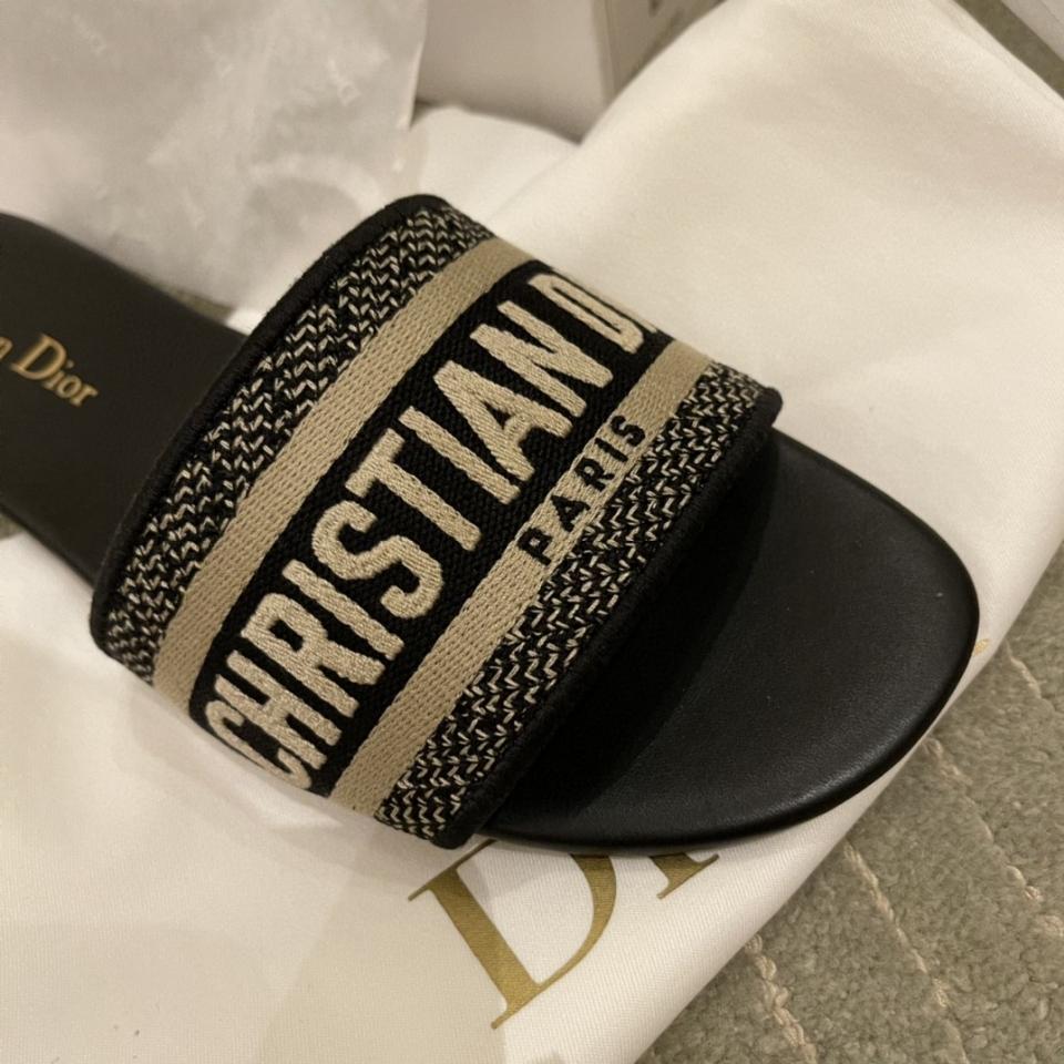 Dior Dway Slide
Deep Blue Embroidered Cotton KCQ166ERC_S56B-duoc-ban-tai-HVIP Shoes & Clothes