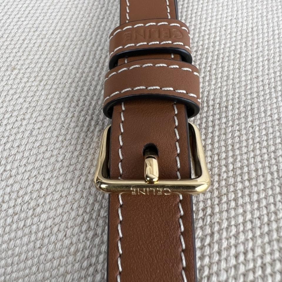 CELINE Mini BUCKET CUIR TRIOMPHE IN TEXTILE AND CALFSKIN
NATURAL / TAN 113782EFL-duoc-ban-tai-Hvip Bags & Accessories