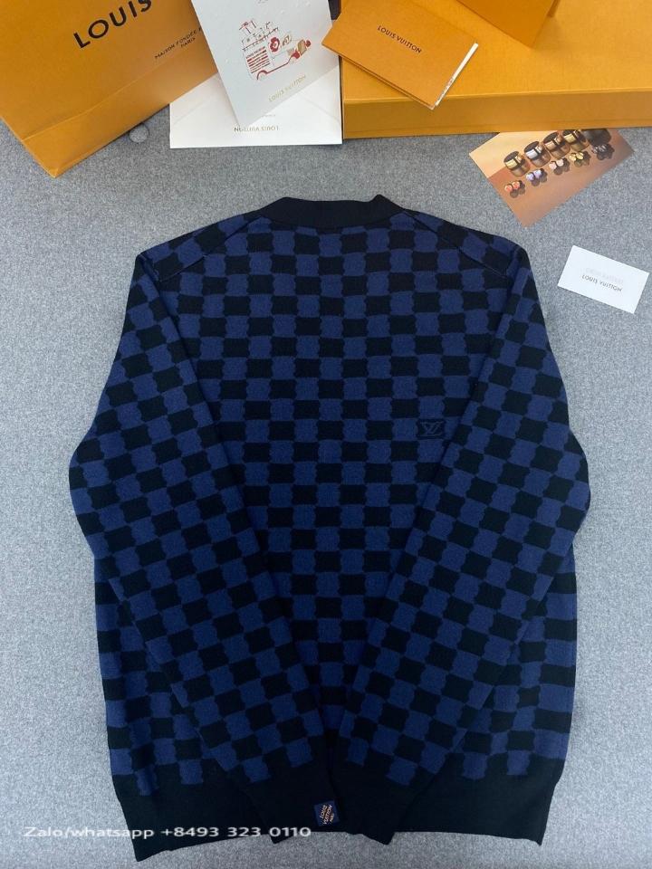 Louis Vuitton 1AFJRX

Wool Cardigan

Tur-duoc-ban-tai-Hvip Bags & Accessories