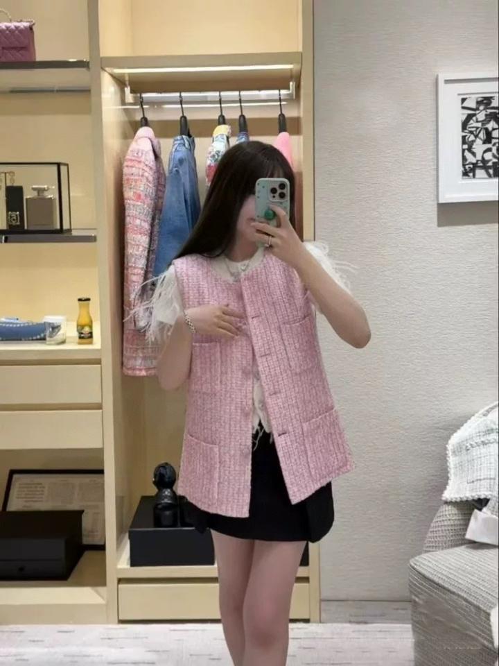 Chanel Vest
 
Iridescent Cotton & Wool Tweed 
Pink & Ecru
P78973-V71122-NADQW-duoc-ban-tai-HVIP Shoes & Clothes