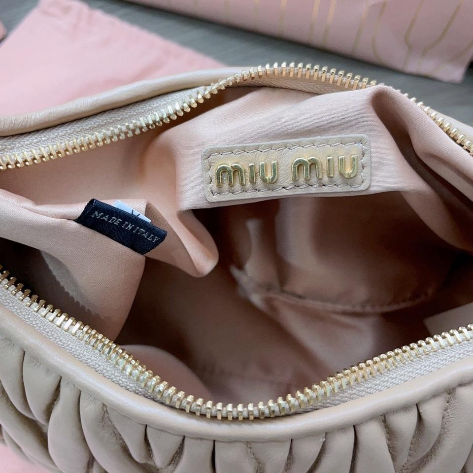 Miu Miu Wander matelassé nappa leather hobo bag sand beige 5BC153_N88_F0036_V_OOO M1-duoc-ban-tai-Hvip Bags & Accessories