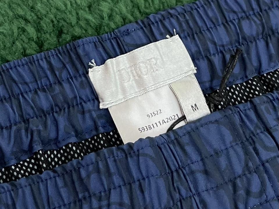 Dior Dior Oblique Swim Shorts
Blue Color-Block Technical Fabric
593B111A2021_C585-duoc-ban-tai-HVIP Shoes & Clothes
