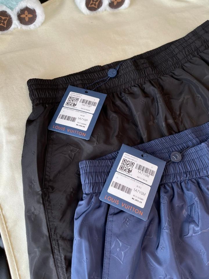 Louis Vuitton 1A7Y0P
Signature Swim Board Shorts blue-duoc-ban-tai-HVIP Shoes & Clothes