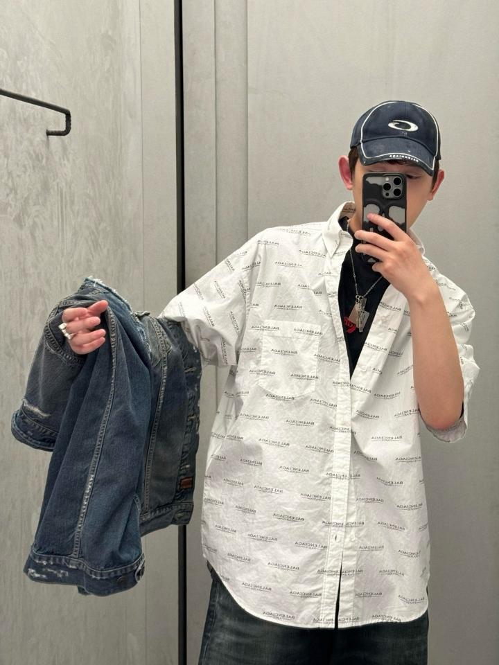 Balenciaga White and Black Allover Logo Short Sleeve Shirt 192342M192033-duoc-ban-tai-HVIP Shoes & Clothes