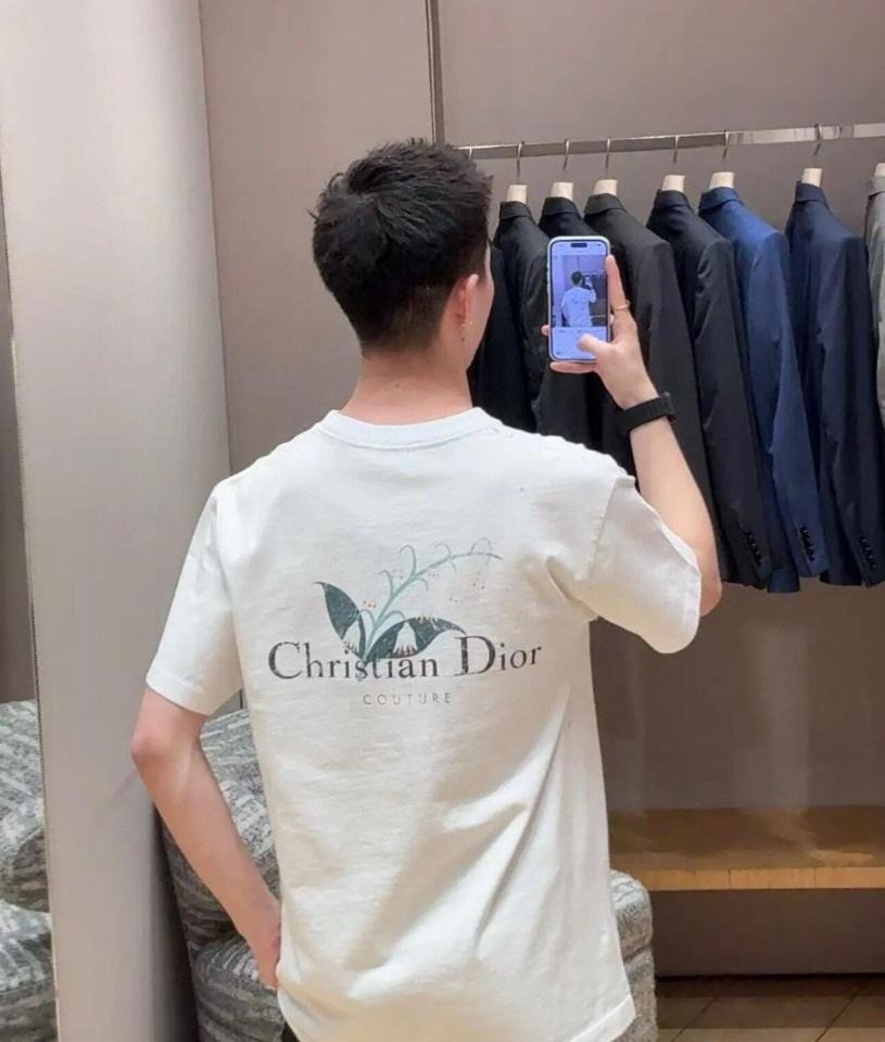 Christian Dior Couture Lily of the Valley T-Shirt, Relaxed Fit
White Cotton Jersey 593J672A0554_C089-duoc-ban-tai-HVIP Shoes & Clothes