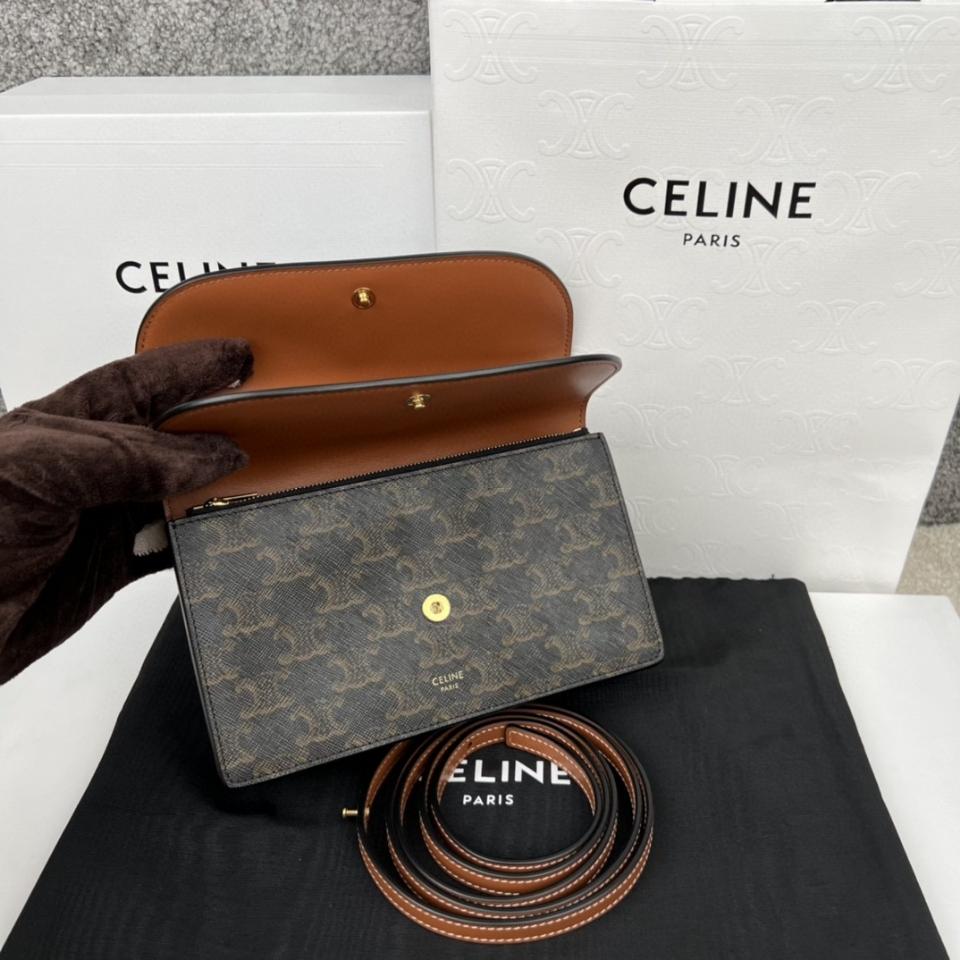 CELINE WALLET ON STRAP IN TRIOMPHE CANVAS AND SMOOTH LAMBSKIN
TAN 10D852CG9.04LU-duoc-ban-tai-Hvip Bags & Accessories