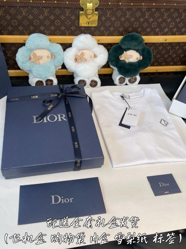 Dior CD Diamond T-Shirt, Relaxed Fit
White Cotton Jersey
593J696A0554_C080 1-duoc-ban-tai-HVIP Shoes & Clothes