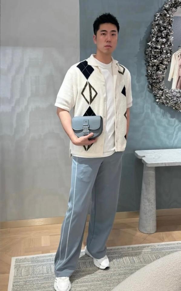 Dior CD Diamond Shirt
White Cotton-Blend Intarsia Jersey 593M500A6002_C085-duoc-ban-tai-HVIP Shoes & Clothes