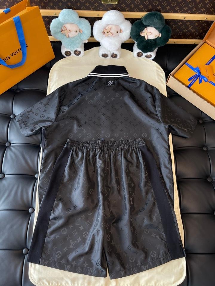 Louis Vuitton 1AGTN0
Monogram Moire Jacquard Silk Shorts 1-duoc-ban-tai-HVIP Shoes & Clothes