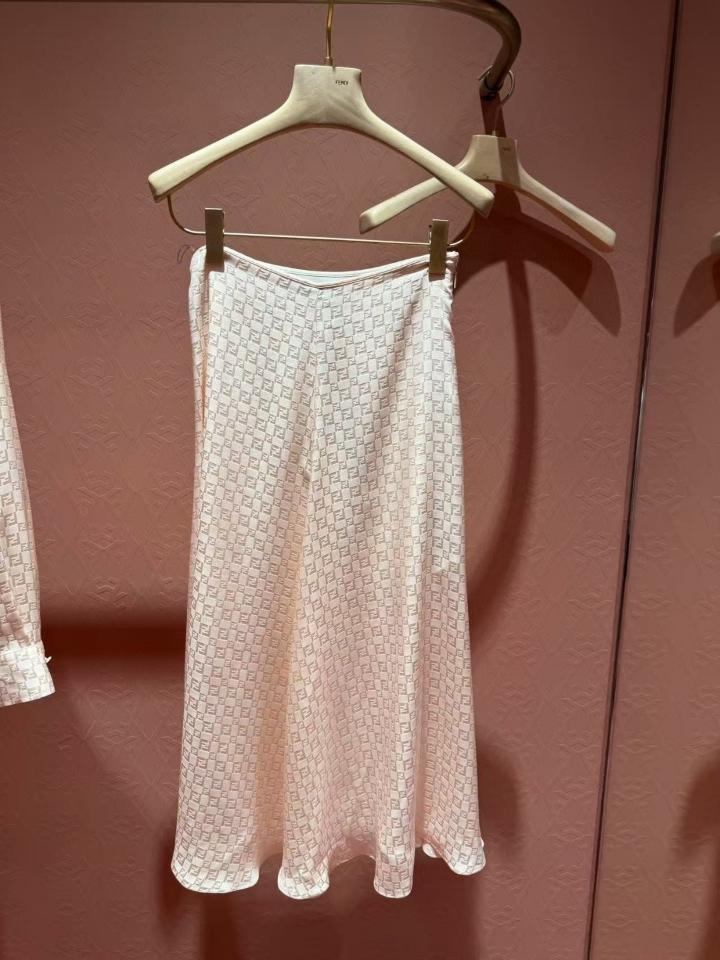 Fendi Skirt
Pink FF silk skirt FQ7655AUQGF1RX0-duoc-ban-tai-HVIP Shoes & Clothes