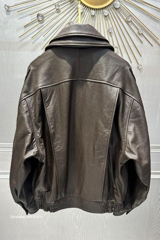 Saint Laurent BOMBER JACKET IN LAMBSKIN

BRUN

798780YCNF22509 V4-duoc-ban-tai-Hvip Bags & Accessories