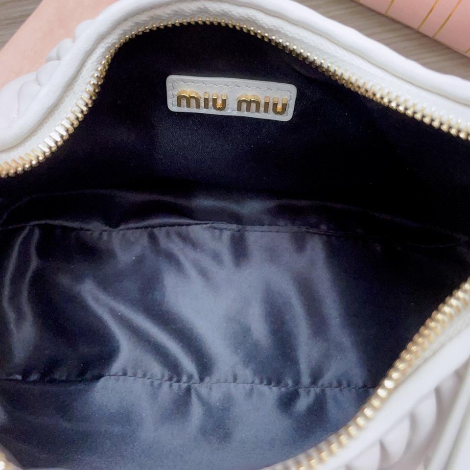 Miu Miu Wander matelassé nappa leather hobo bag sand white 5BC153_N88_F0009_V_OOO-duoc-ban-tai-Hvip Bags & Accessories