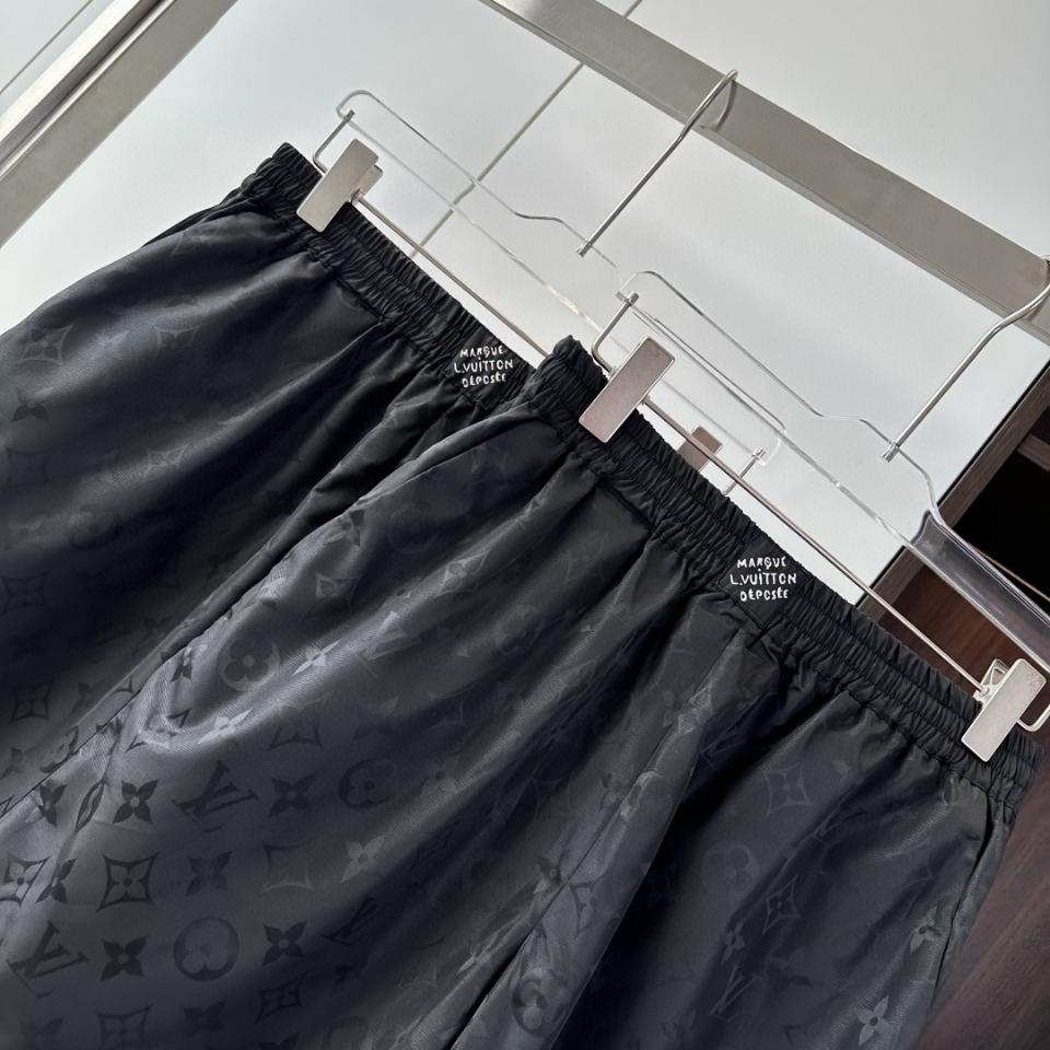 Louis Vuitton 1AGTN0
Monogram Moire Jacquard Silk Shorts-duoc-ban-tai-HVIP Shoes & Clothes