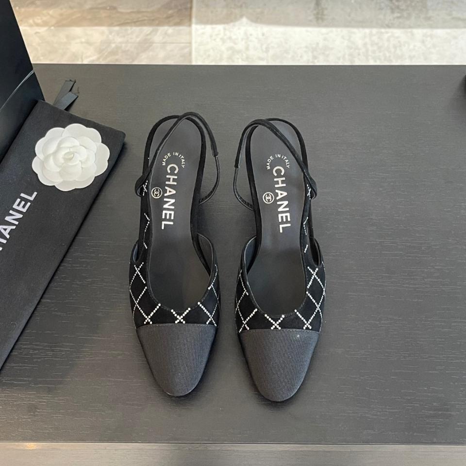 Chanel Cruise 2024/25
Slingbacks
Suede Goatskin & Grosgrain 6,5cm G31318 sh2-duoc-ban-tai-HVIP Shoes & Clothes