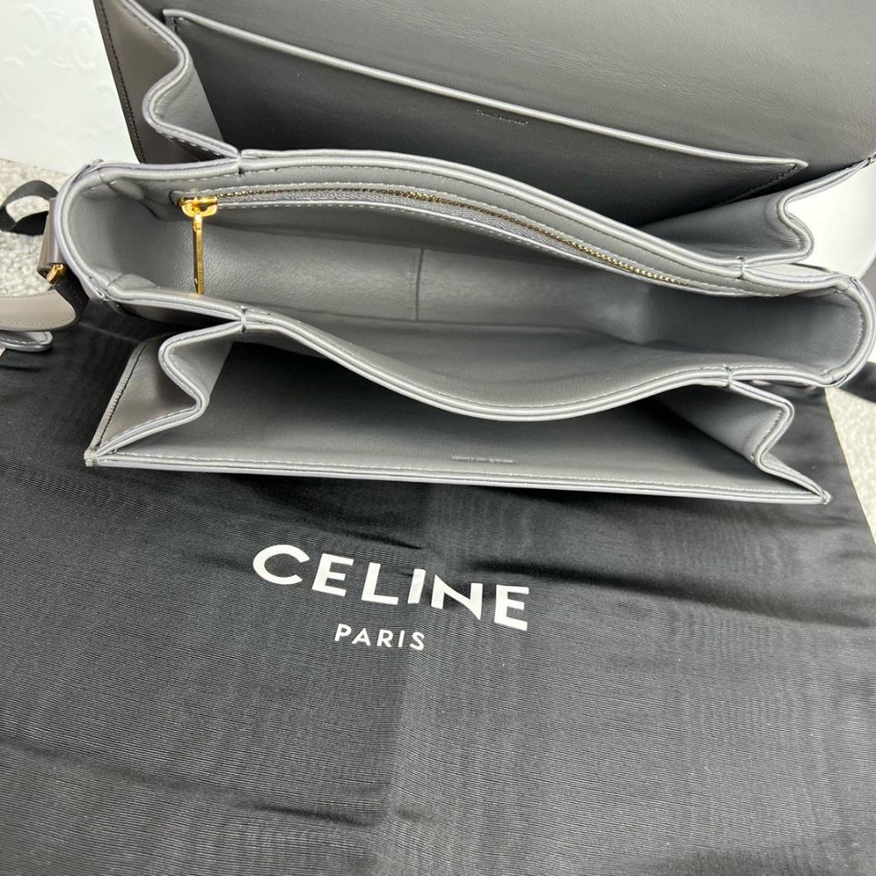 CELINE CLASSIQUE TRIOMPHE BAG IN SHINY CALFSKIN
ZINC 187363BF4.08ZC-duoc-ban-tai-Hvip Bags & Accessories