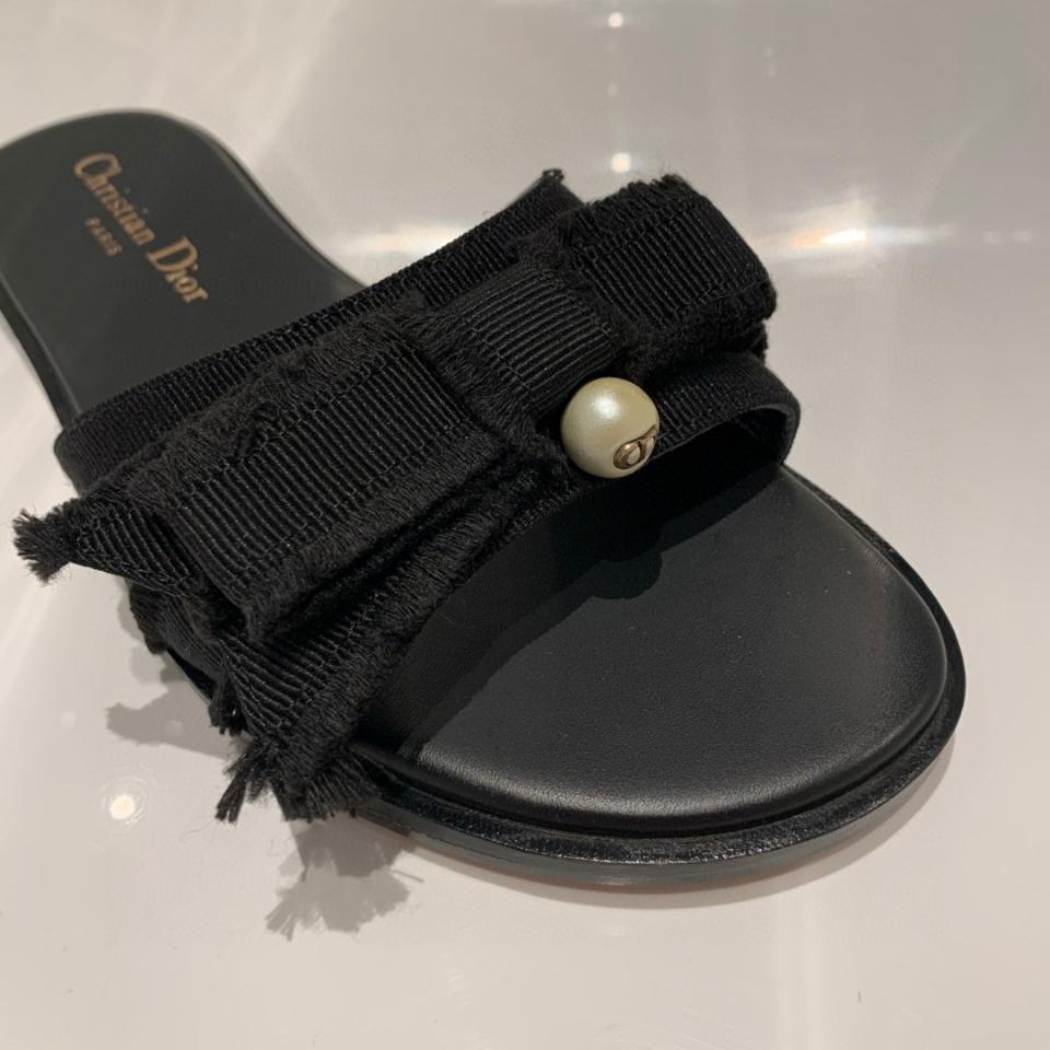 Dior Adiorable Slide
Black Fringed Grosgrain
KCO282GGN-duoc-ban-tai-HVIP Shoes & Clothes