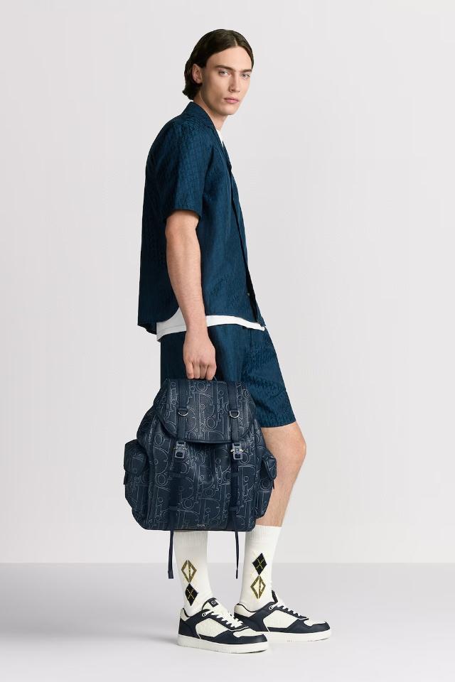 Dior Oblique Shorts
Navy Blue Silk and Cotton Jacquard
483C102A5231_C540-duoc-ban-tai-HVIP Shoes & Clothes