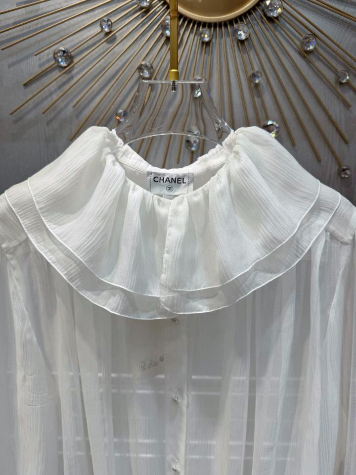 Chanel Blouse
 
Silk Muslin 
White
P79102-V64197-00100-duoc-ban-tai-HVIP Shoes & Clothes