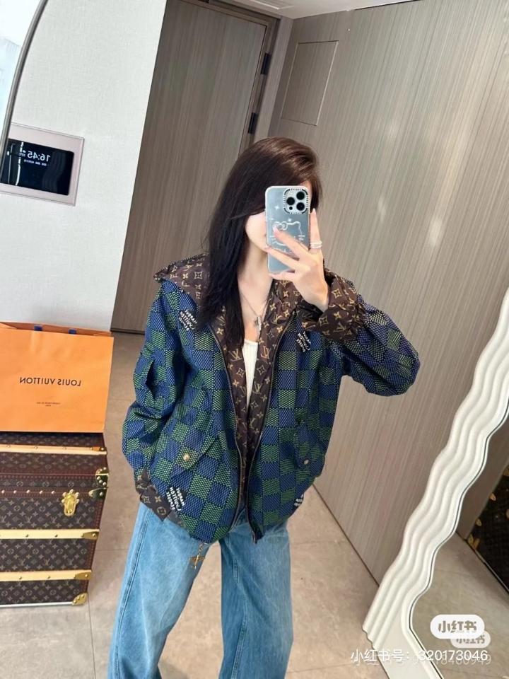Louis Vuitton 1AHBIW
Damier Reversible Windbreaker-duoc-ban-tai-HVIP Shoes & Clothes
