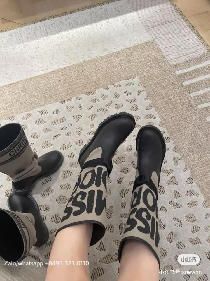 Dior D-Major Boot Warm Taupe Technical Canvas with Black Miss Dior Graffiti Print and Black Calfskin -duoc-ban-tai-Hvip Bags & Accessories