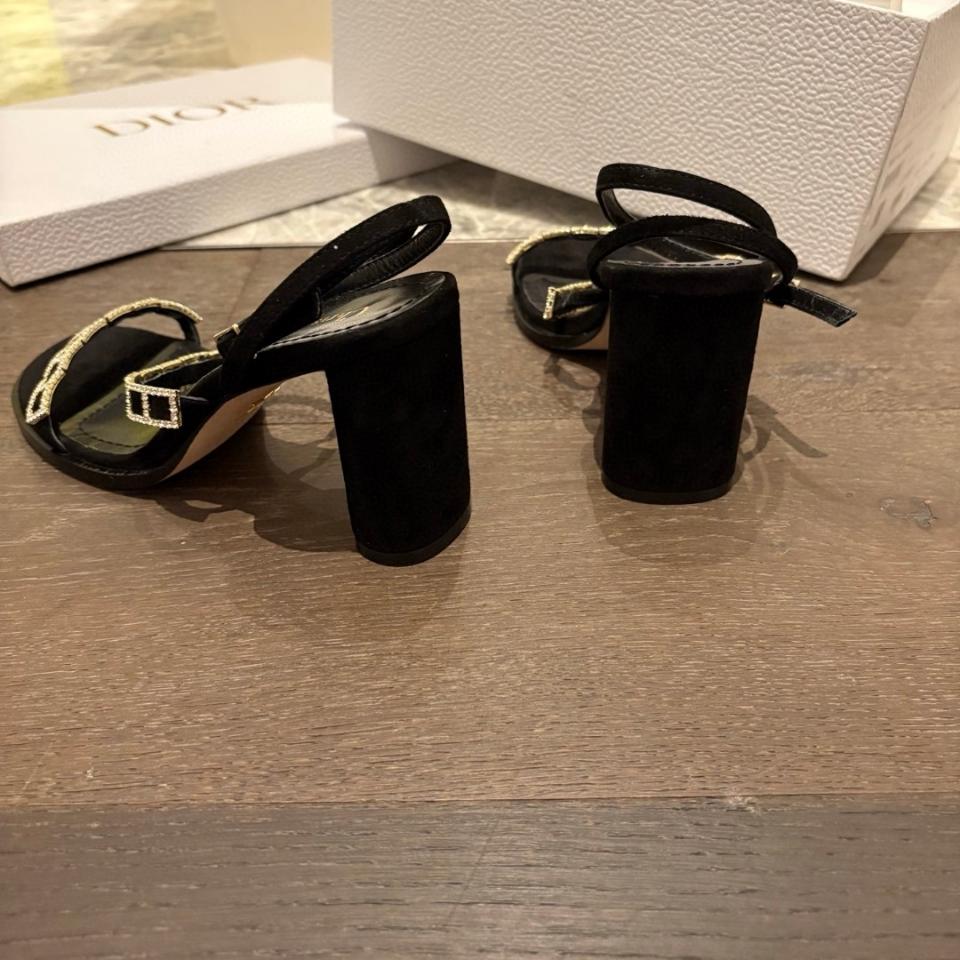 Dior Diorissime Heeled Sandal
Black Suede Goatskin and Silver-Tone Strass
KCO286VVV_S900-duoc-ban-tai-HVIP Shoes & Clothes