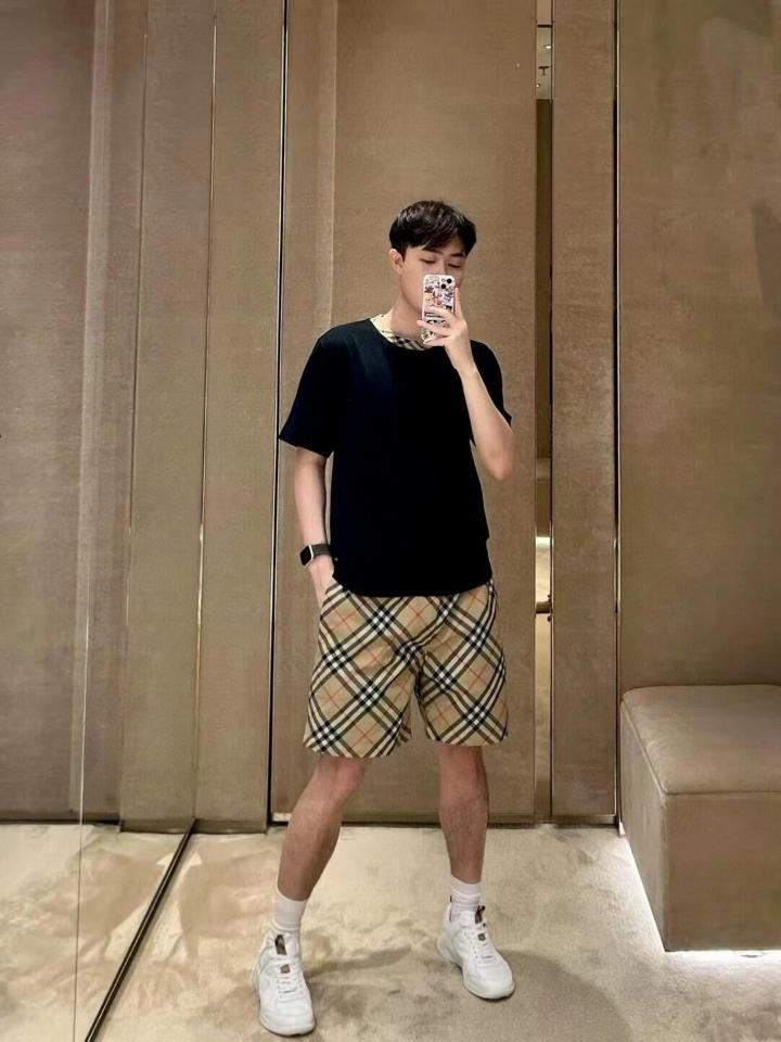 Burberry Check Trim Cotton T-shirt 8110100-duoc-ban-tai-HVIP Shoes & Clothes